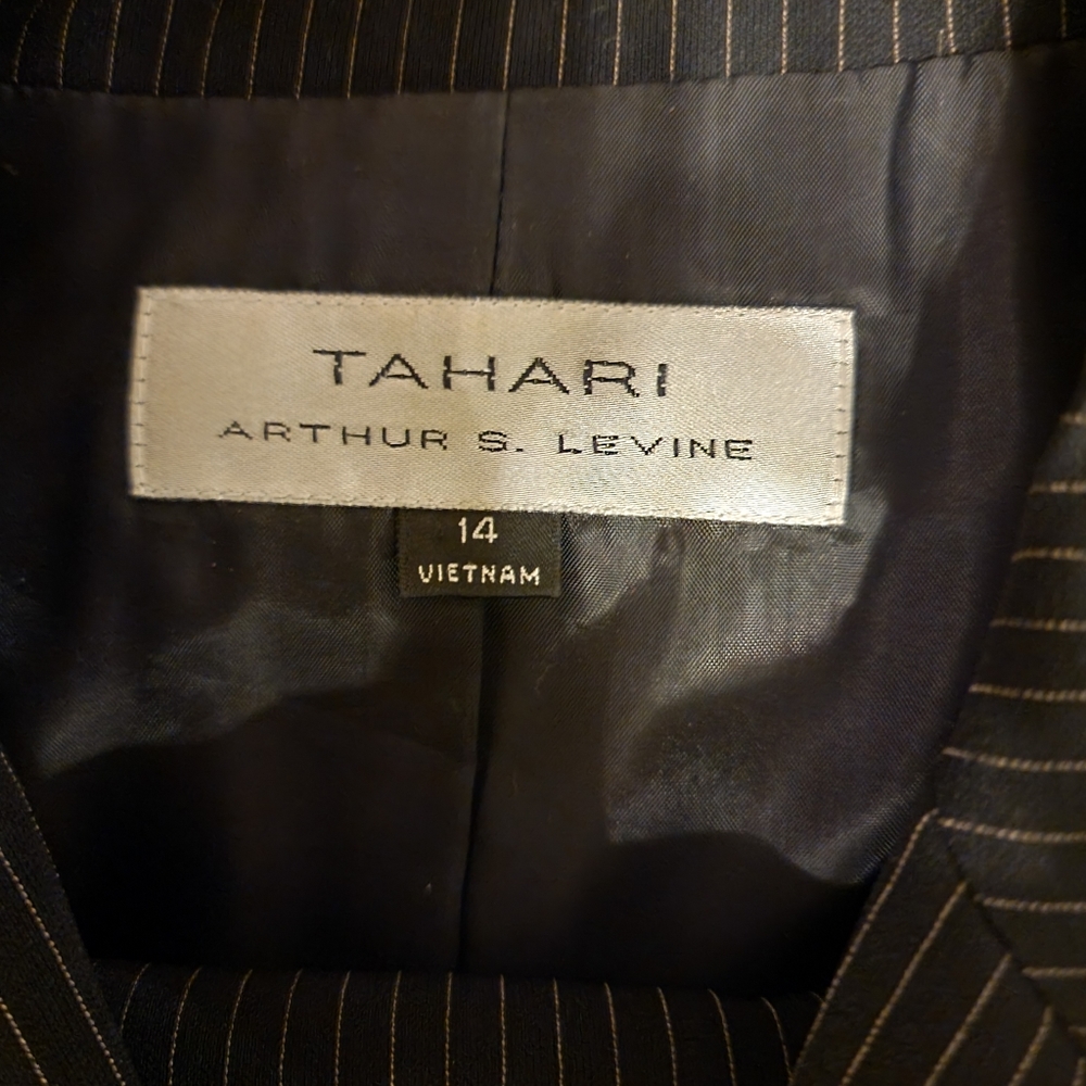 Beautiful Tahari ASL Size 14 pantsuit black with pink pinstripes
